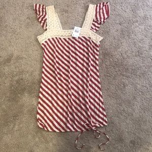 🛍NWT Vanity Striped Flutter Sleeve Top